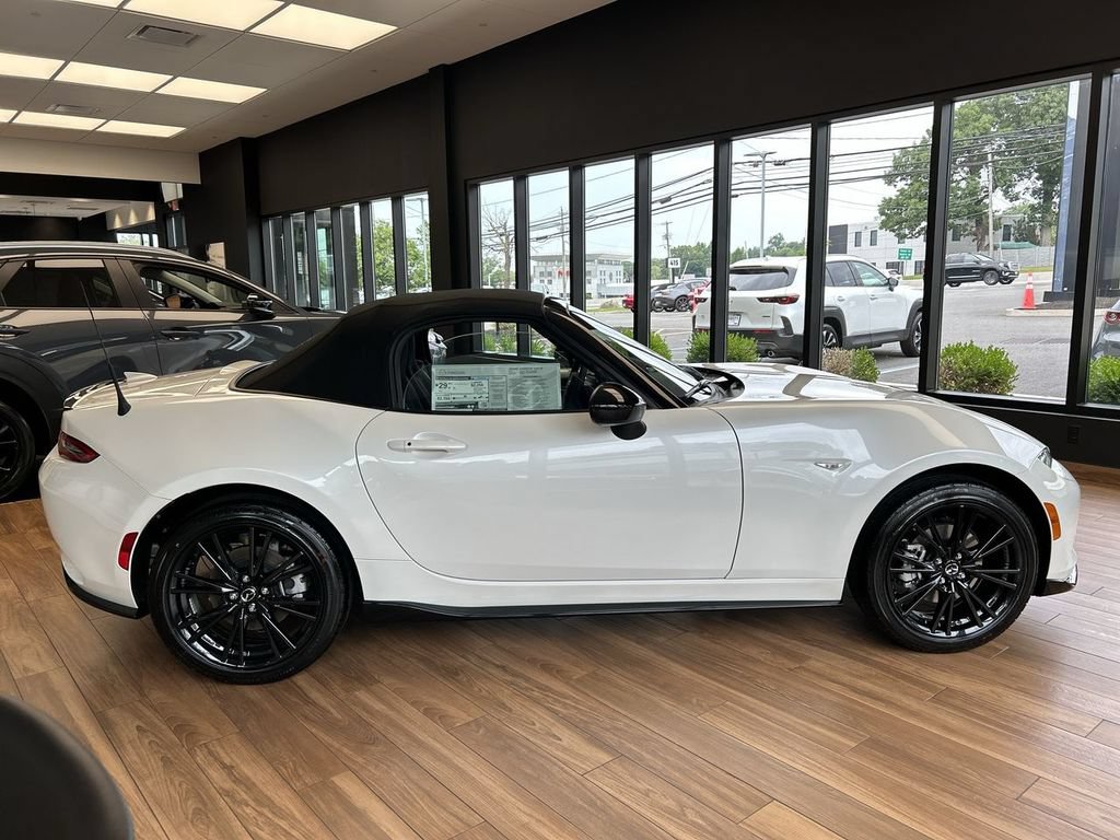 New 2026 MAZDA MX-5 Miata Club w/ Appearance Package RWD image 9