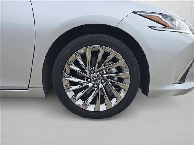 Used 2024 Lexus ES 300h w/ Technology Package FWD image 23