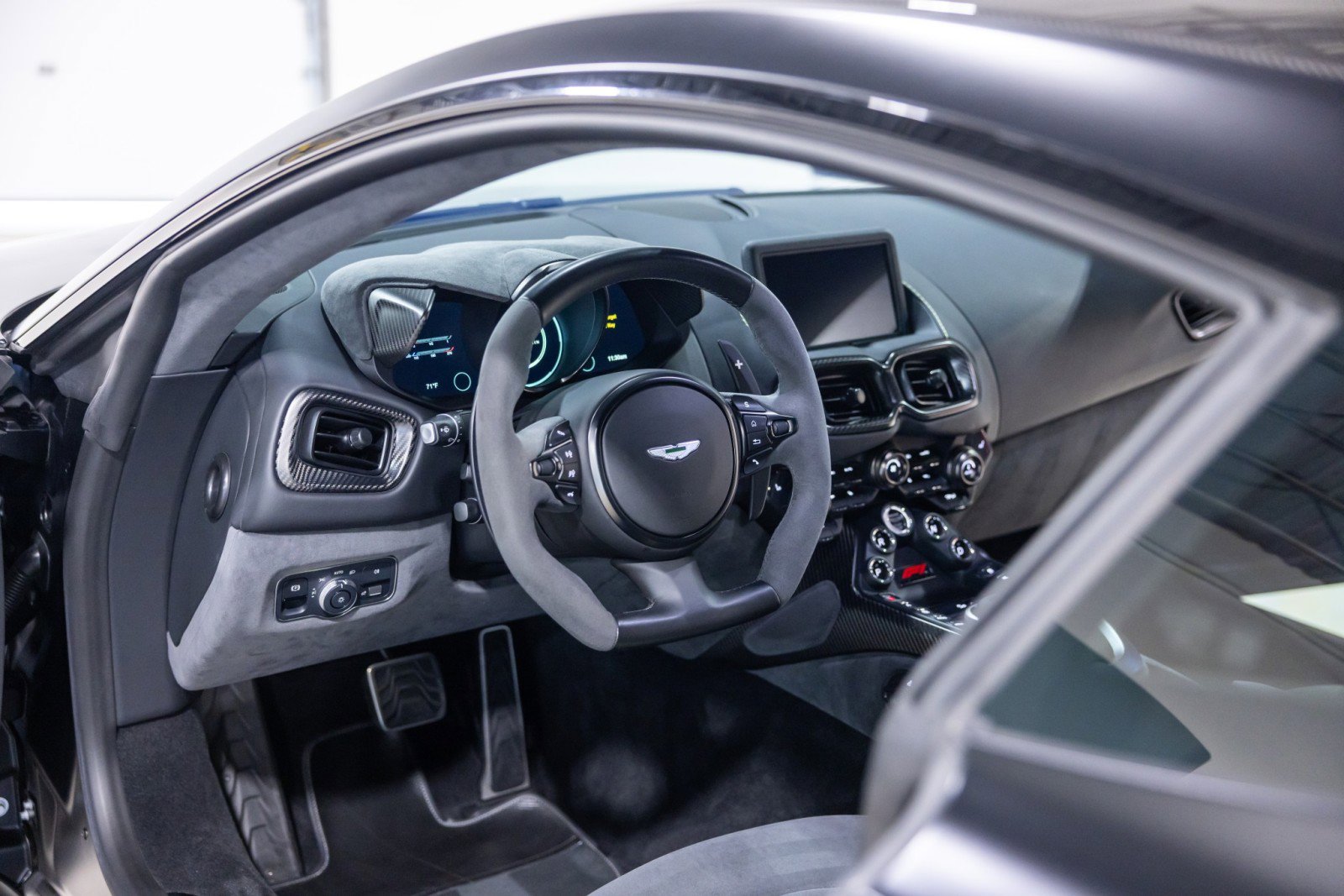 Used 2022 Aston Martin V8 Vantage Coupe RWD image 41