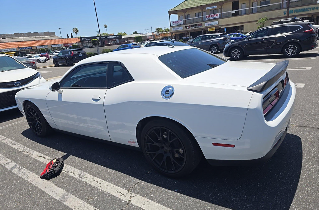 Used 2015 Dodge Challenger SXT RWD image 4