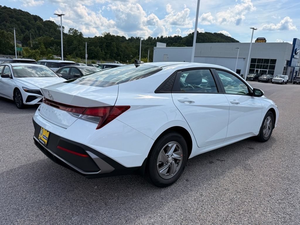 Used 2025 Hyundai Elantra SE FWD image 10