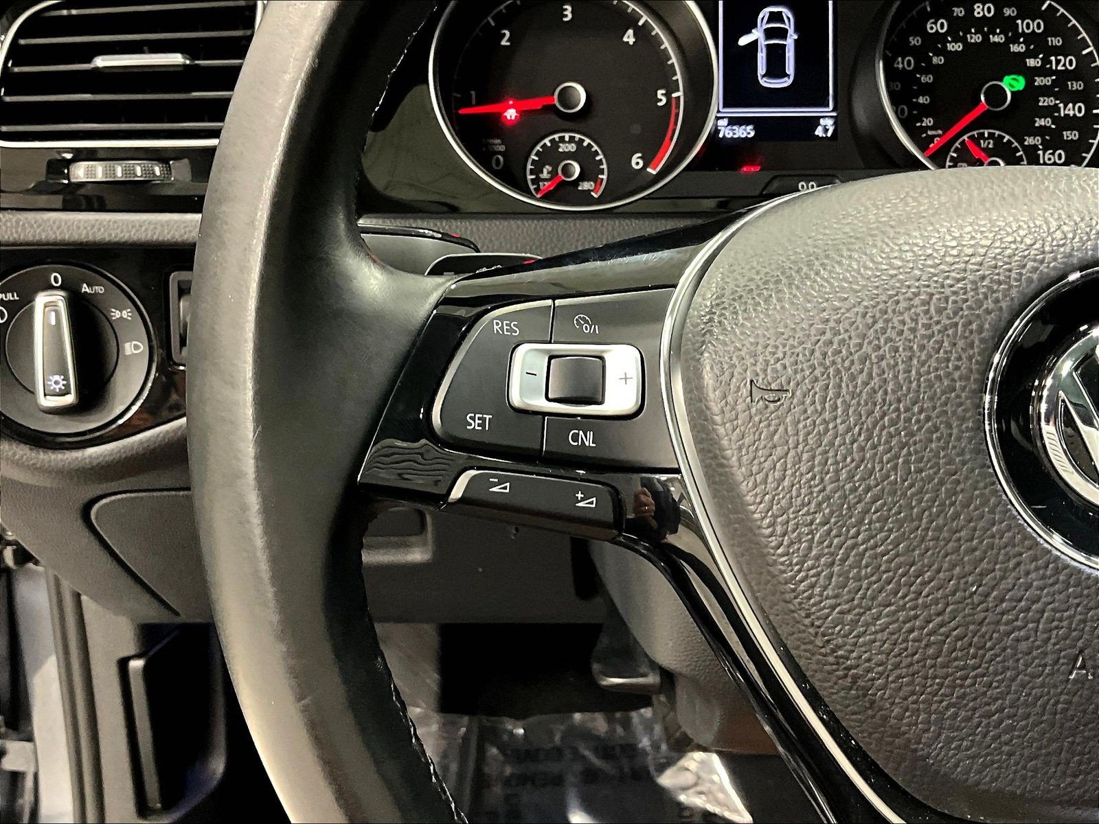 Used 2015 Volkswagen Golf TDI SEL w/ Lighting Package (SEL) FWD image 11