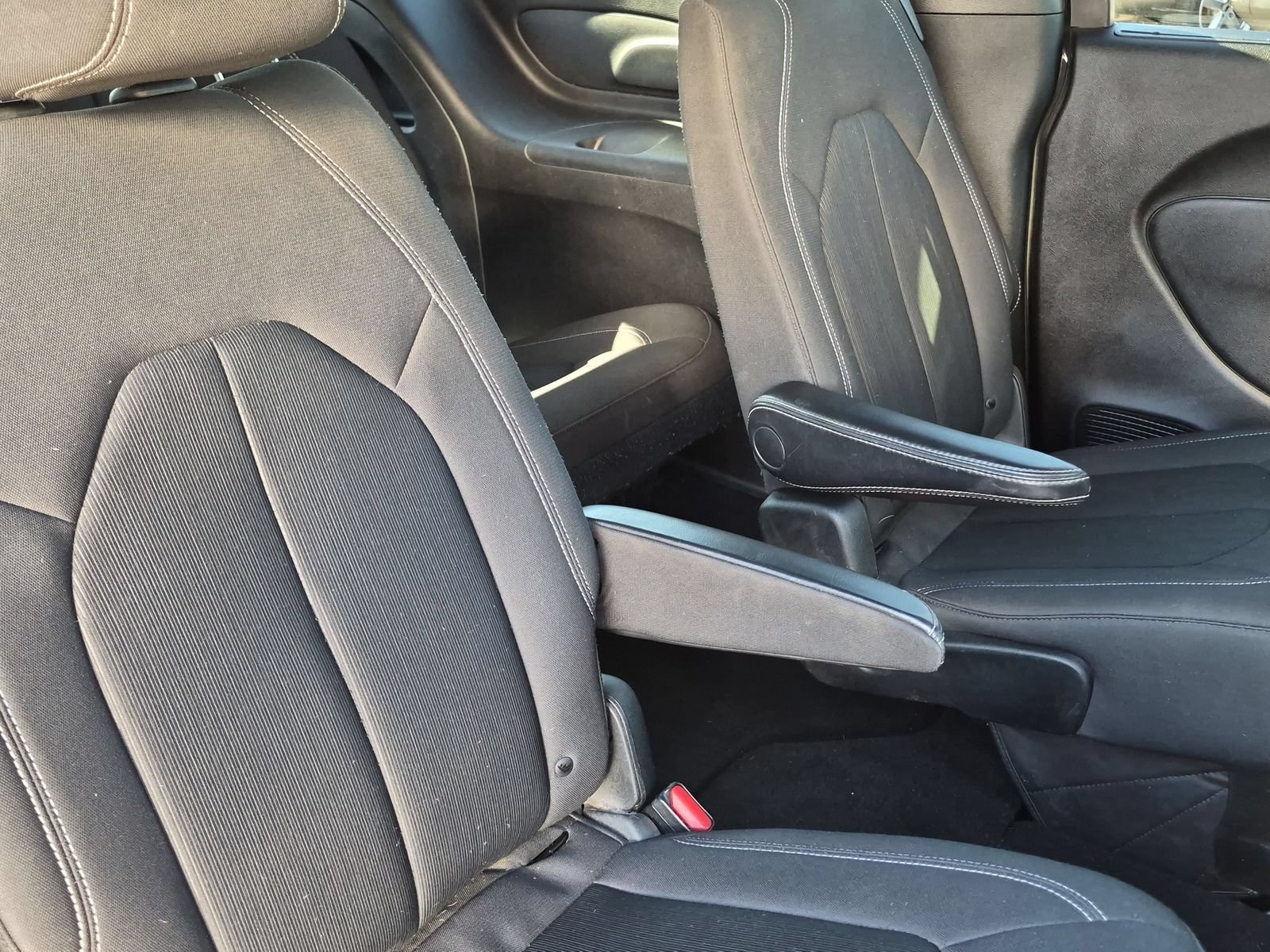 Used 2019 Chrysler Pacifica Touring Plus w/ S Appearance Package FWD image 17