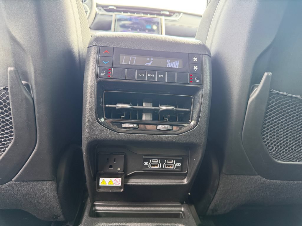 Used 2023 Jeep Grand Cherokee L Limited w/ Luxury Tech Group II AWD/4WD image 18