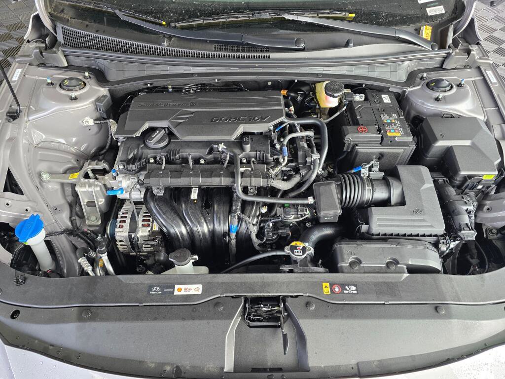 New 2026 Hyundai Elantra Limited FWD image 12