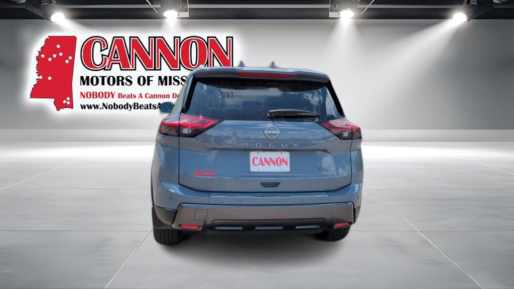 Used 2025 Nissan Rogue SL w/ Tech Package FWD image 5