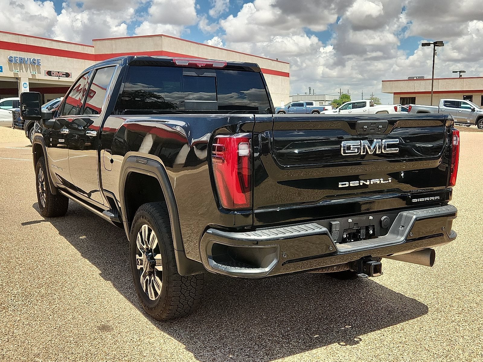 Used 2024 GMC Sierra 2500 Denali Ultimate AWD/4WD image 3