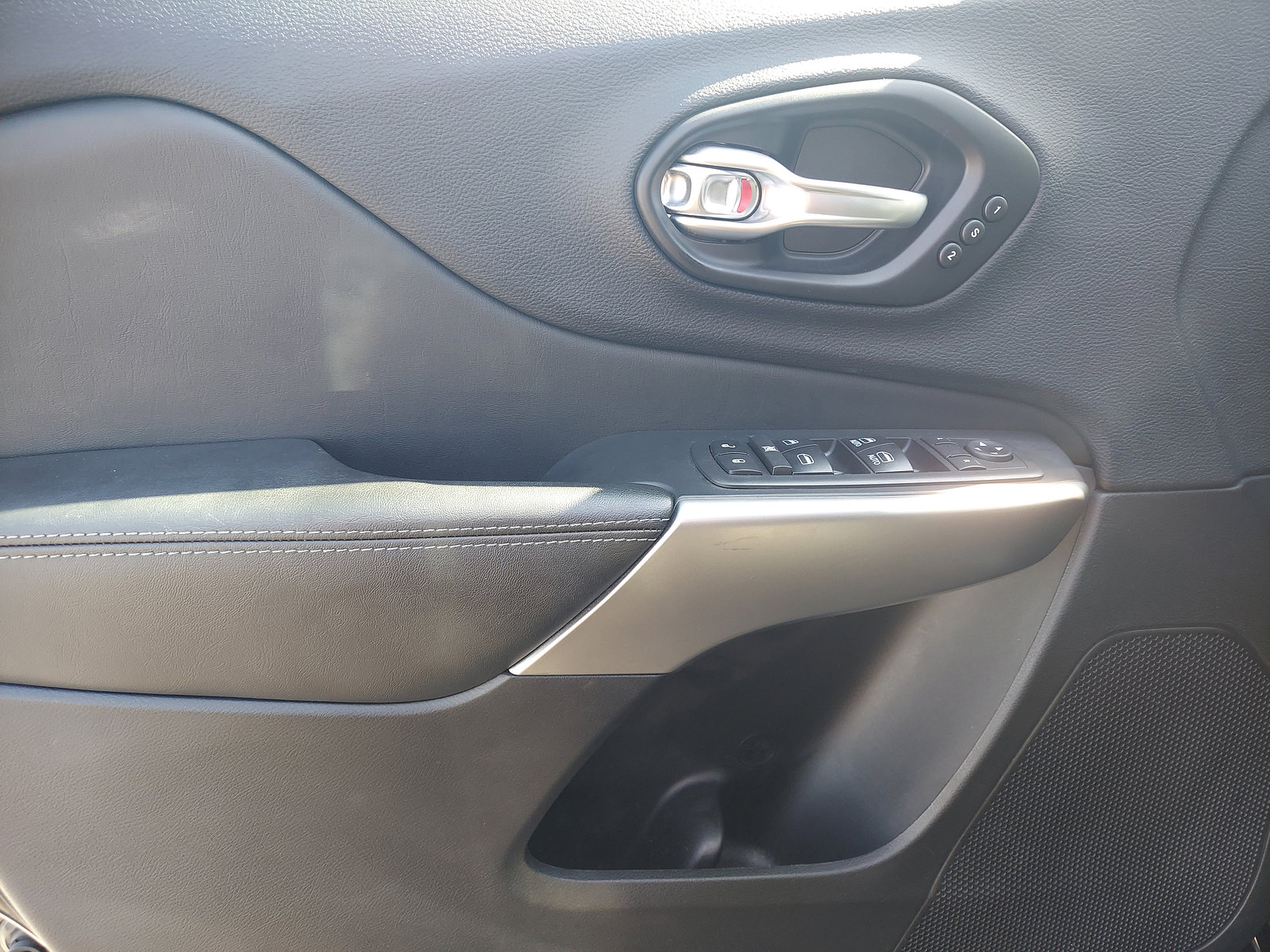 Certified 2019 Jeep Cherokee High Altitude image 12