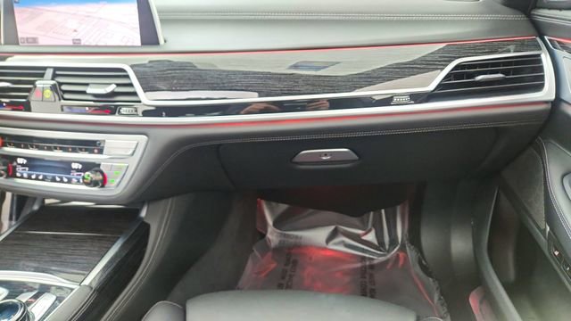 Used 2022 BMW 750i xDrive w/ Executive Package AWD/4WD image 36