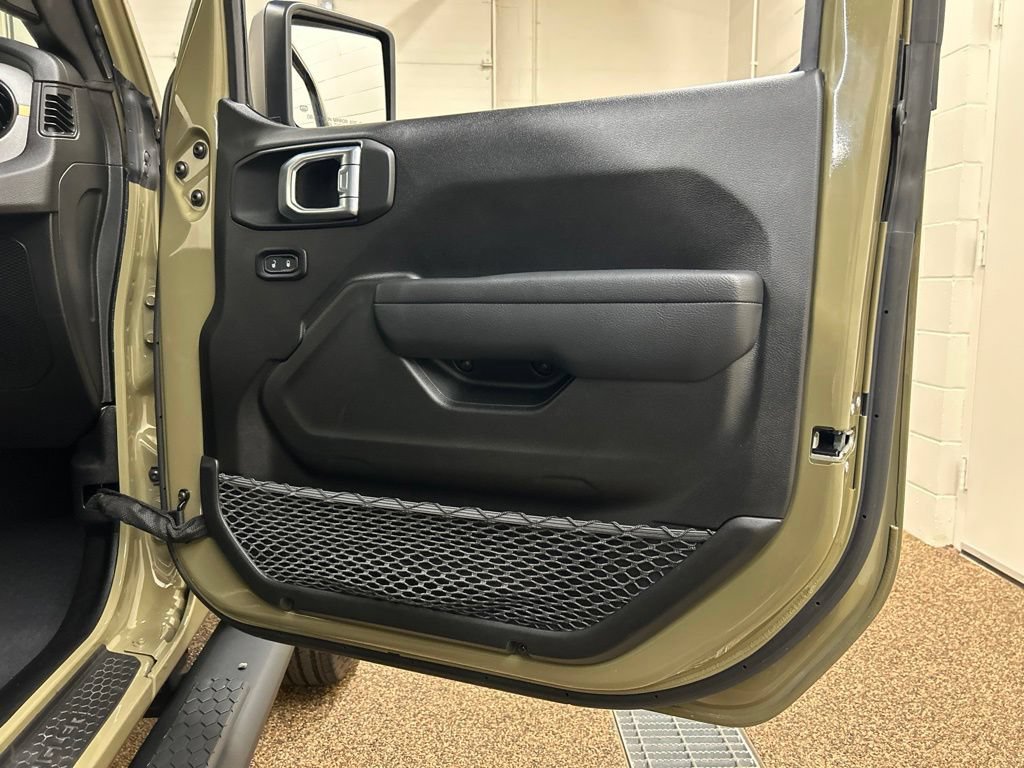 Used 2025 Jeep Wrangler Sport AWD/4WD image 10