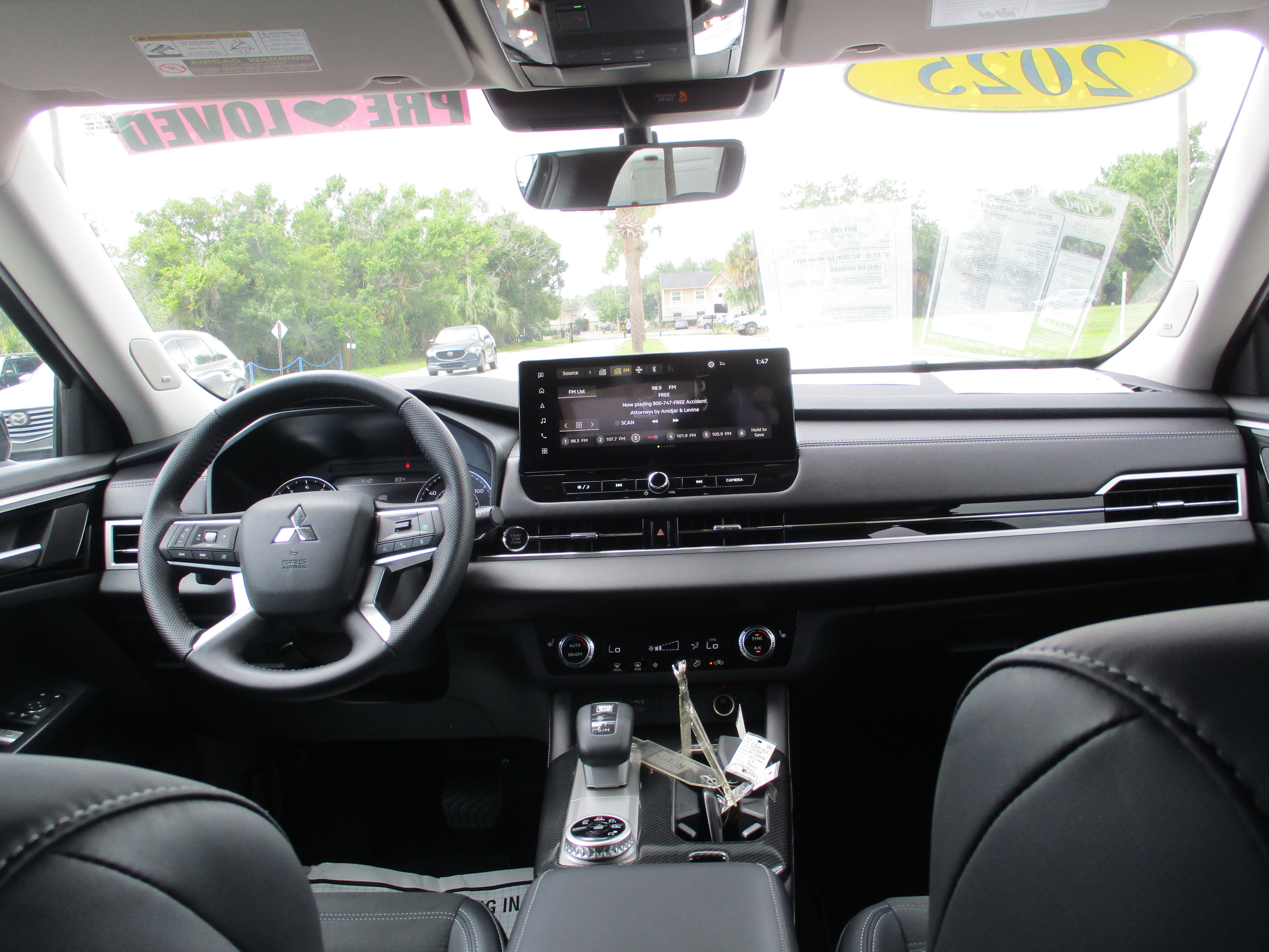 Used 2025 Mitsubishi Outlander SE FWD image 13