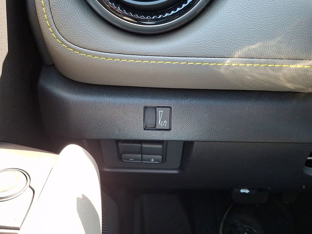 Used 2025 Chevrolet Colorado ZR2 w/ Midnight Edition image 28