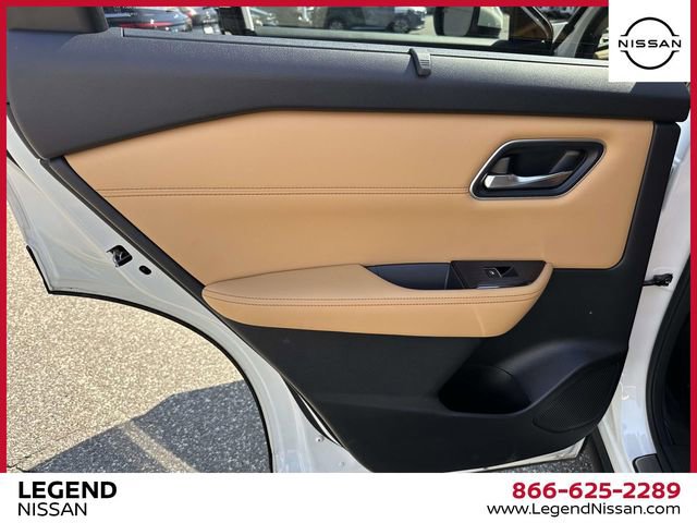 Used 2023 Nissan Rogue Platinum w/ Platinum Premium Package image 16
