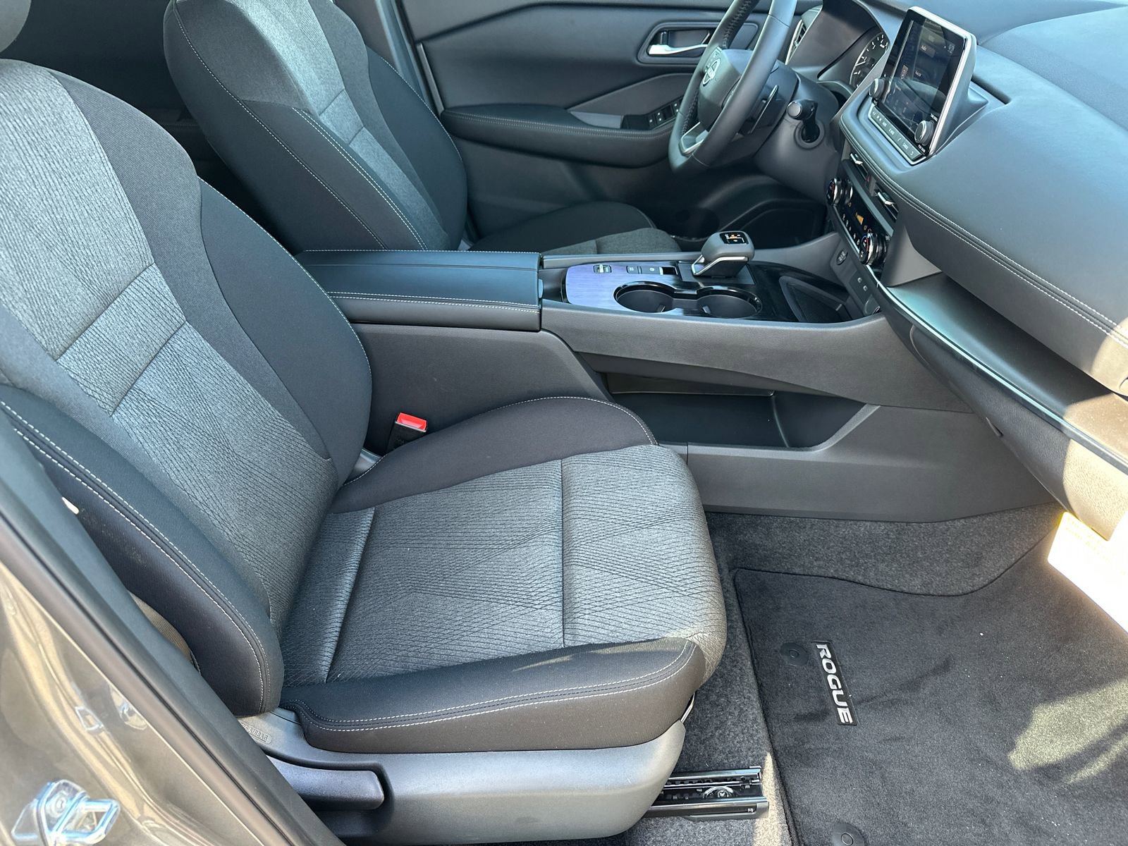 Used 2026 Nissan Rogue SV image 13