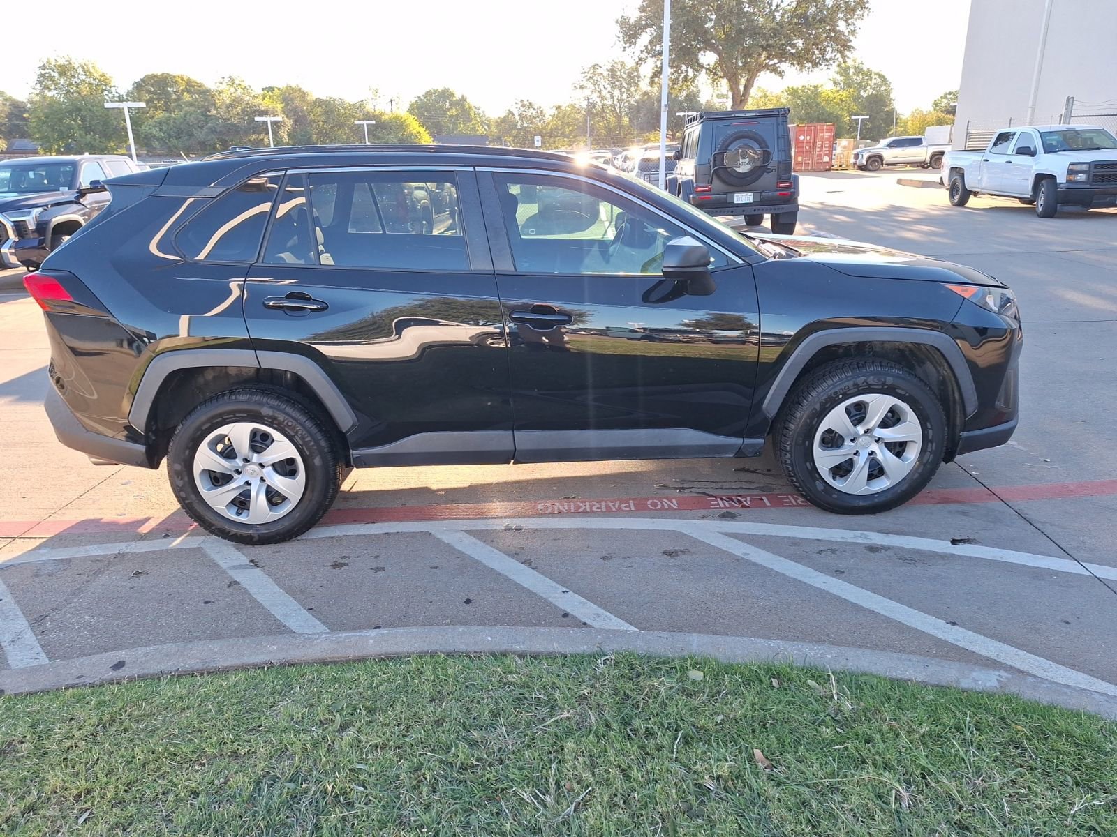 Used 2020 Toyota RAV4 LE image 7