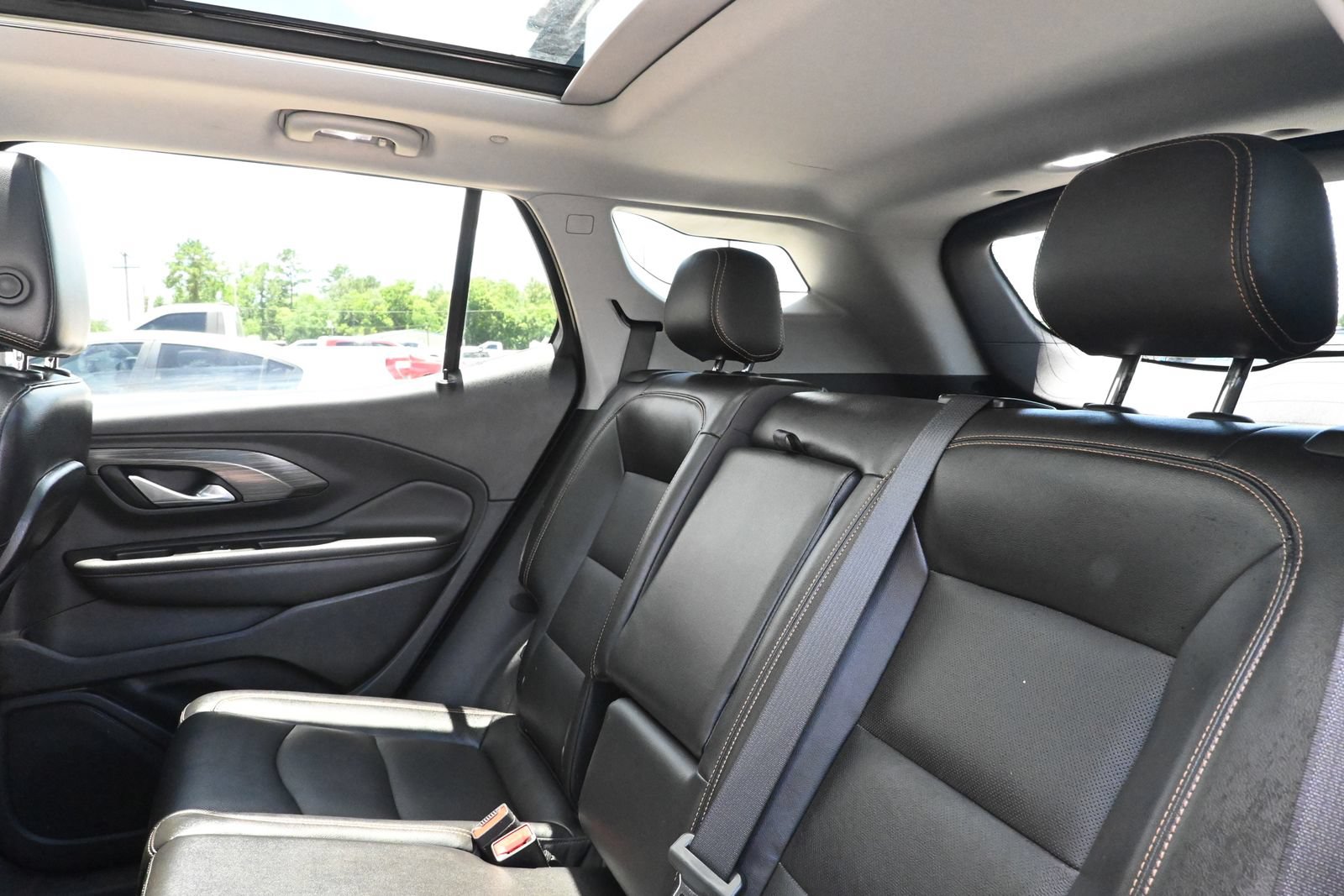 Used 2021 GMC Terrain SLT w/ LPO, 'HIT The Road' Package FWD image 29
