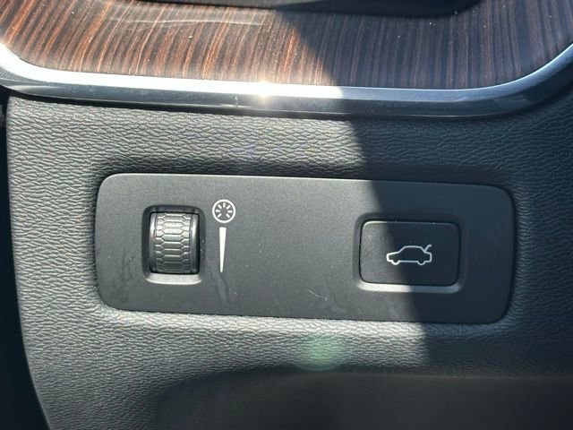 Used 2021 Volvo XC60 T5 Momentum AWD/4WD image 19