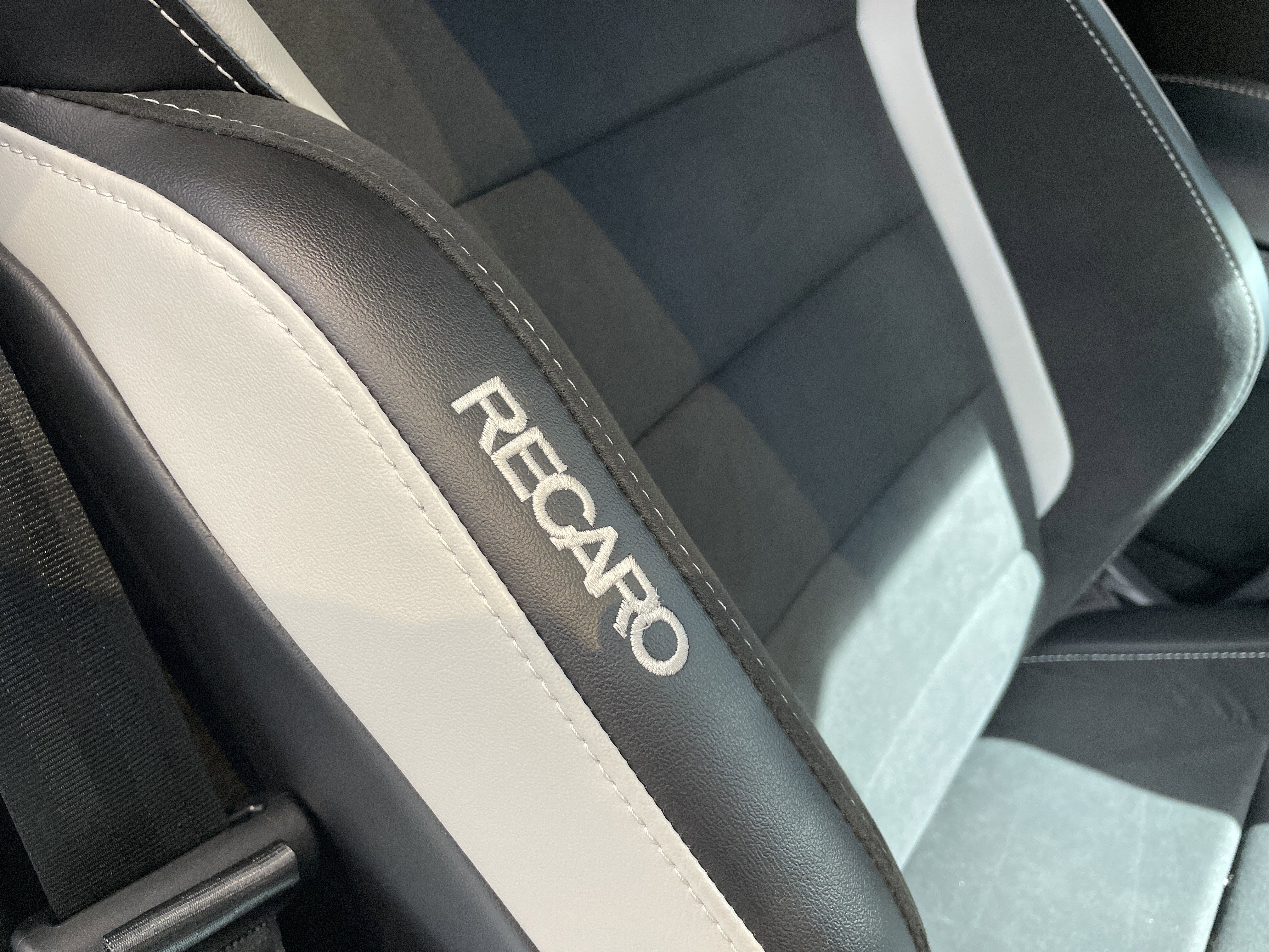 Used 2021 Ford Mustang Shelby GT500 w/ Carbon Fiber Track Pack RWD image 39