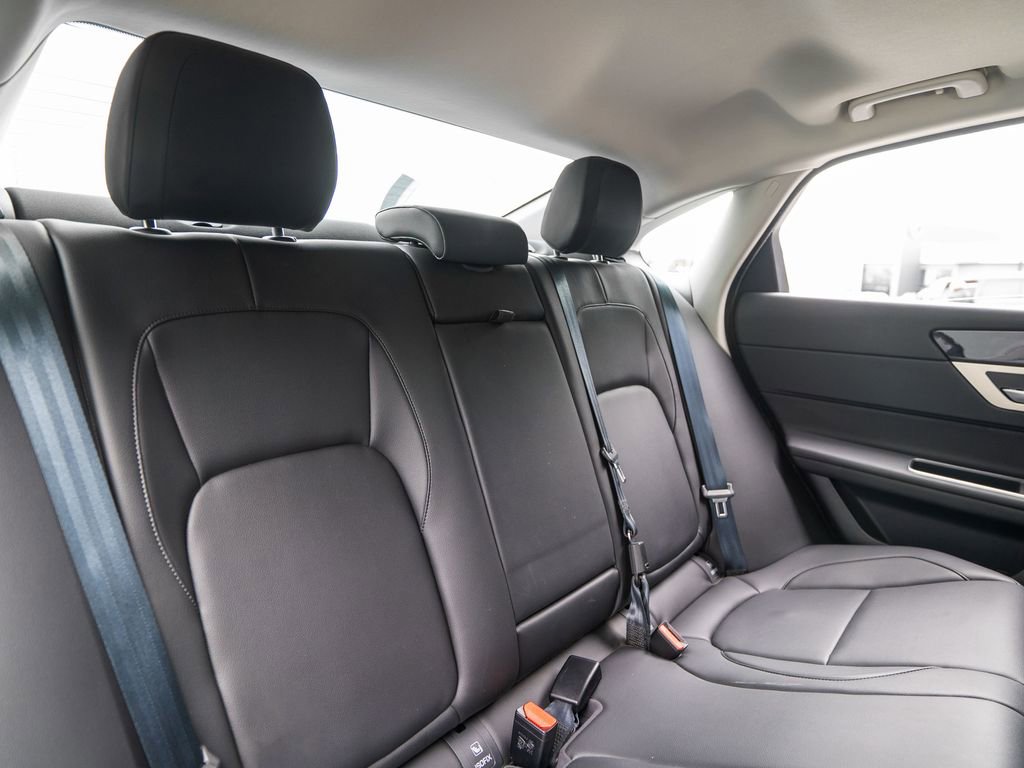 Used 2017 Jaguar XF Premium image 36