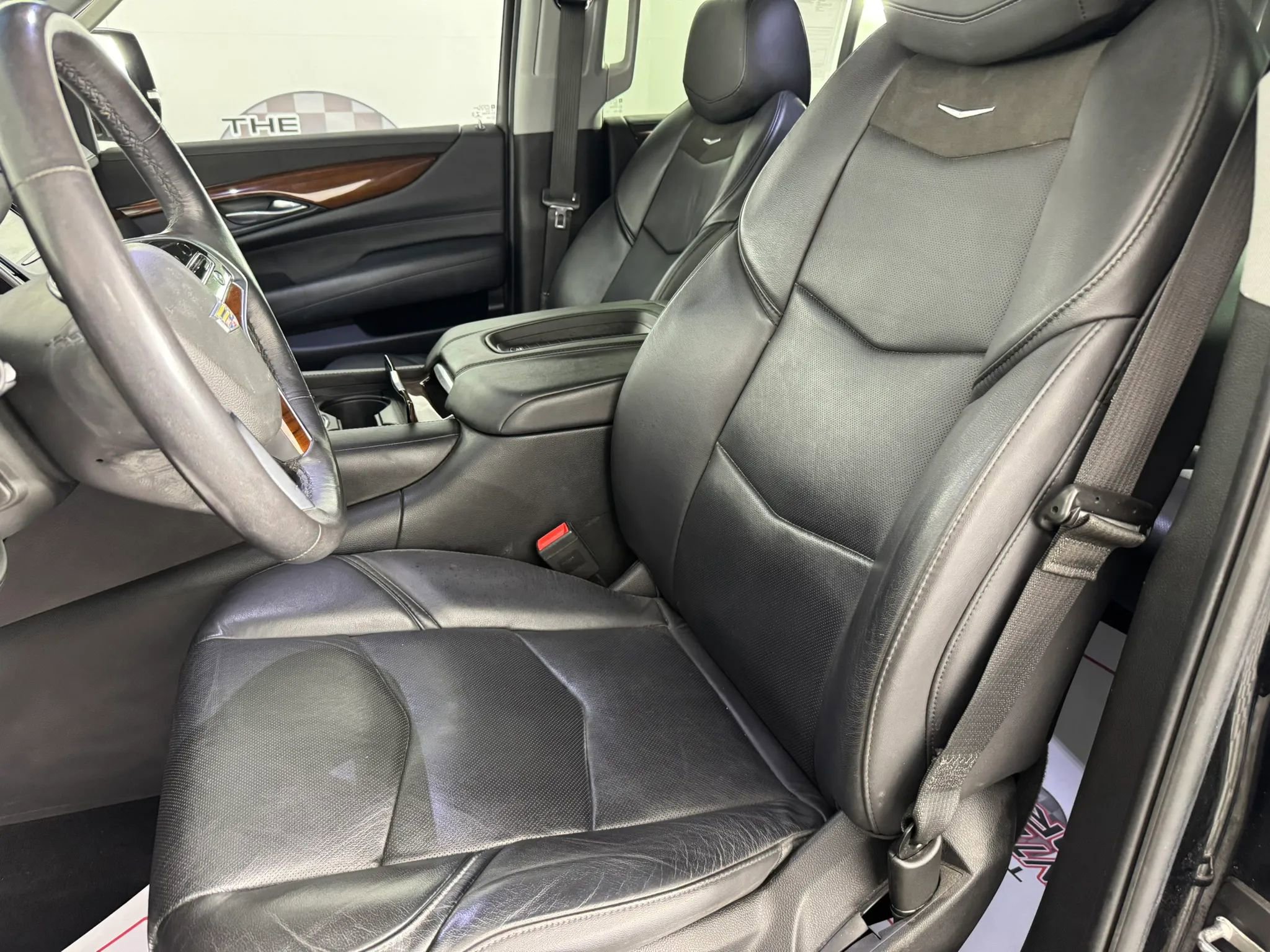 Used 2018 Cadillac Escalade Premium Luxury image 35