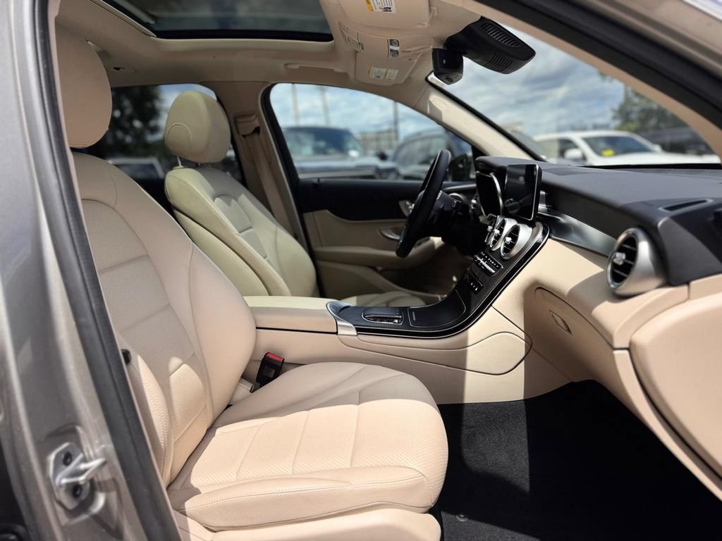 Used 2022 Mercedes-Benz GLC 300 4MATIC w/ Multimedia Package Lite image 29
