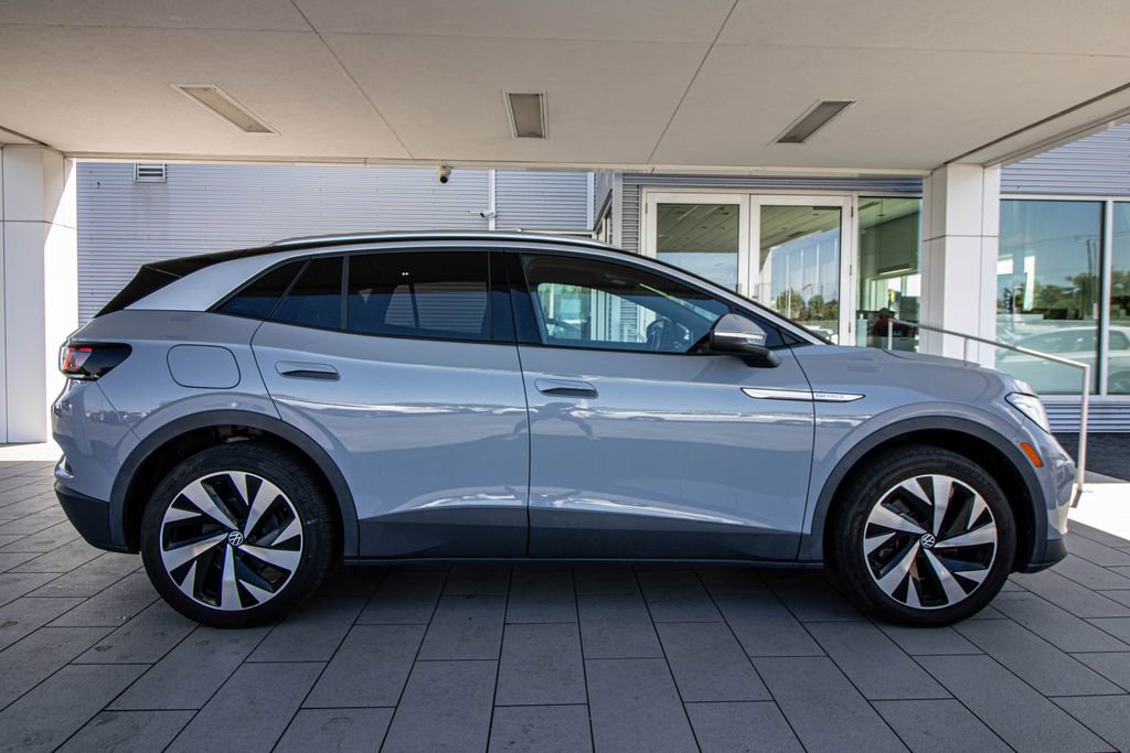 Certified 2022 Volkswagen ID.4 Pro S w/ Gradient Package image 3