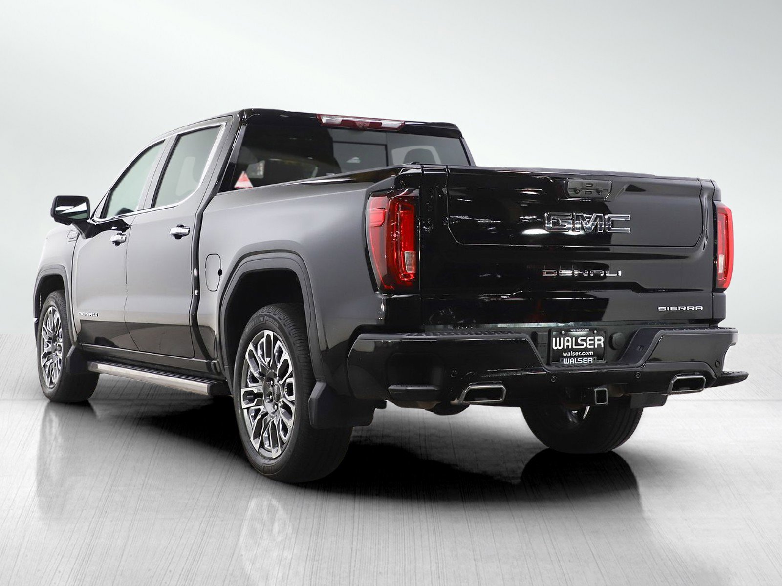 Used 2023 GMC Sierra 1500 Denali Ultimate AWD/4WD image 3