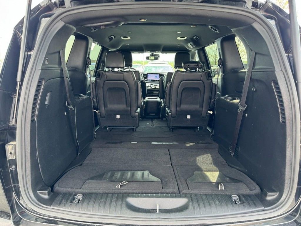 Used 2025 Chrysler Pacifica Select FWD image 6