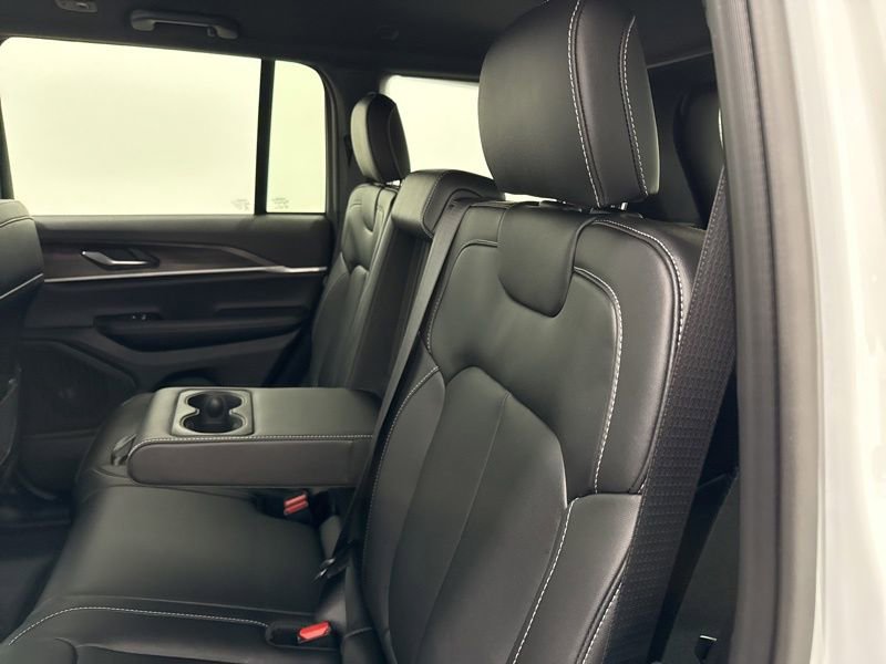 New 2025 Jeep Grand Cherokee Limited w/ Black Appearance Package AWD/4WD image 18