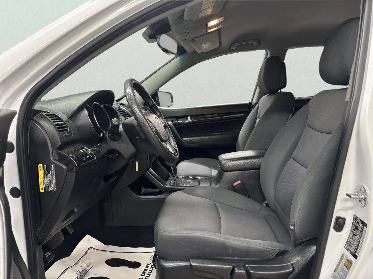 Used 2013 Kia Sorento LX w/ Convenience Pkg image 12