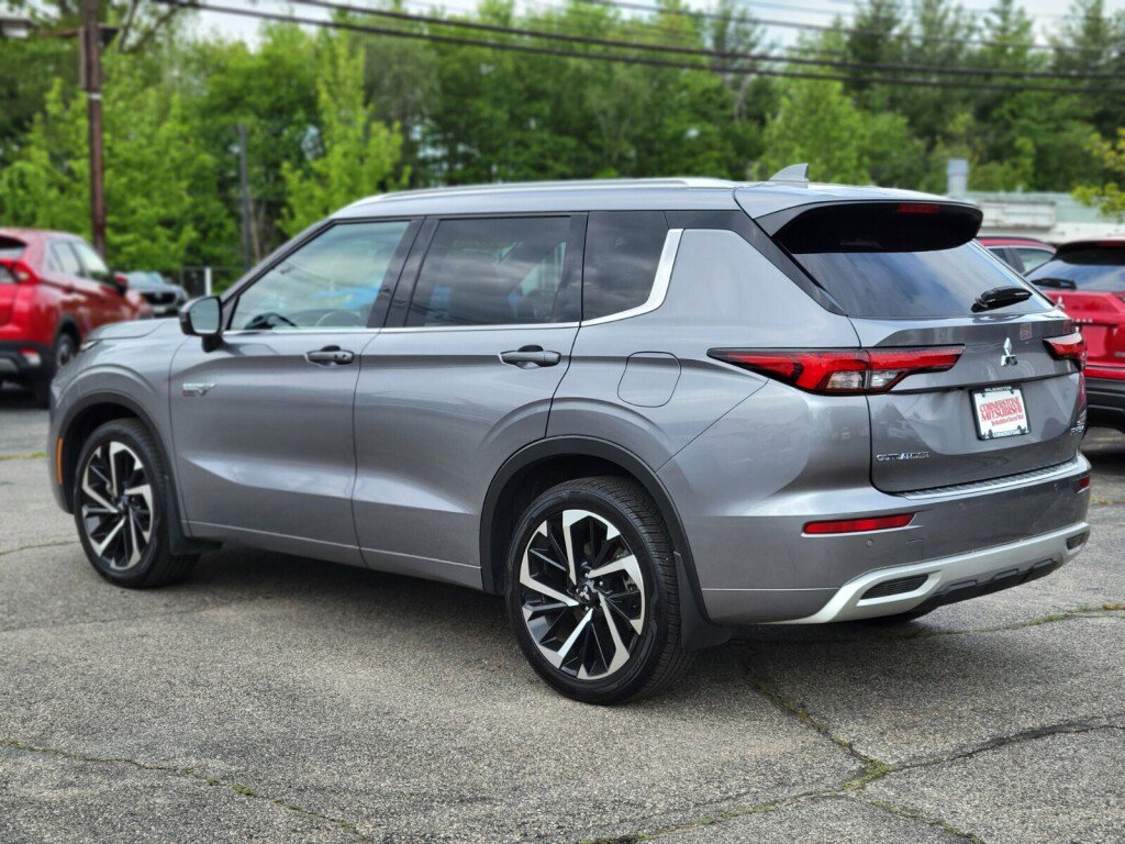Used 2023 Mitsubishi Outlander SEL image 3