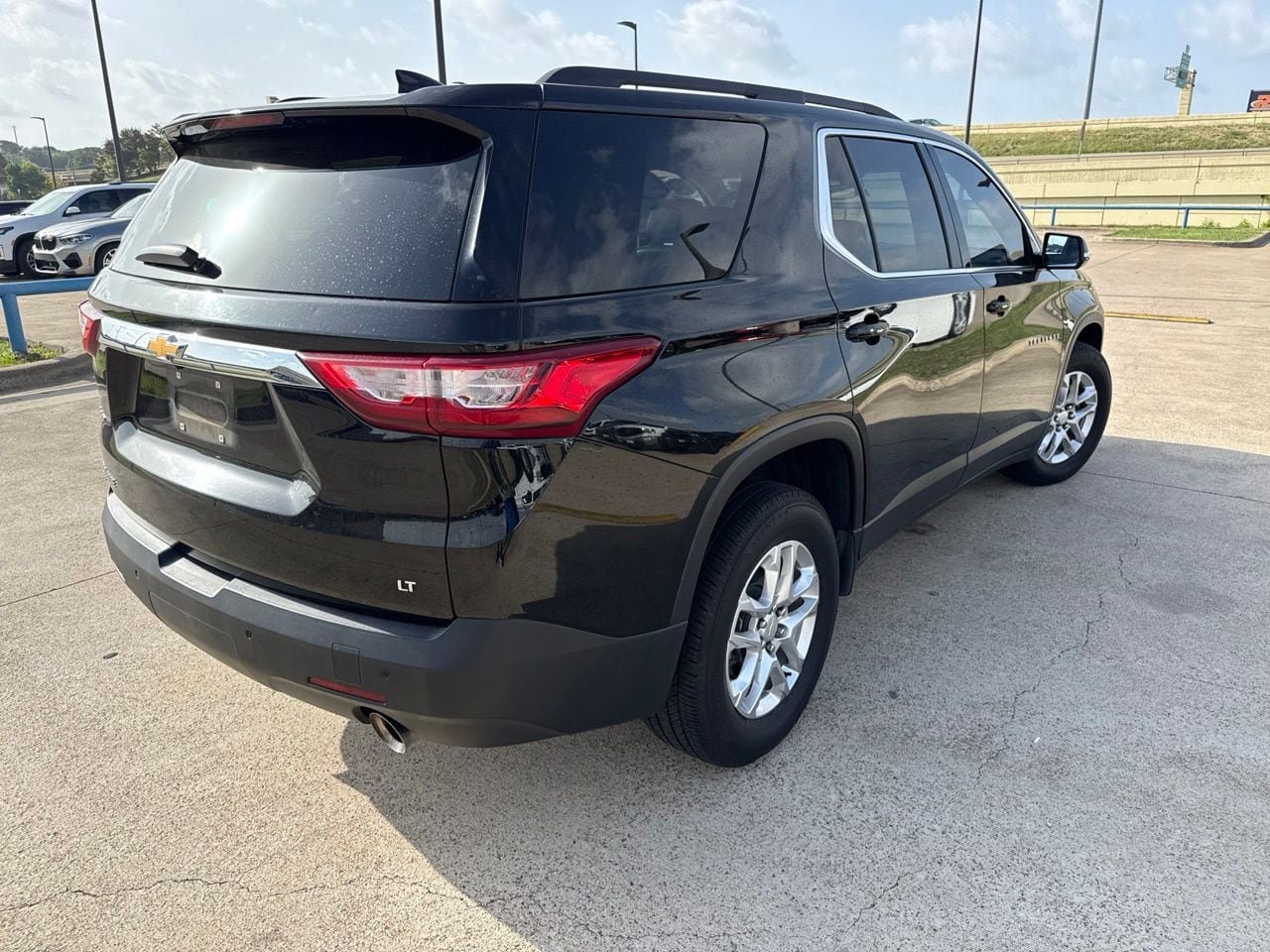 Used 2019 Chevrolet Traverse LT FWD image 11