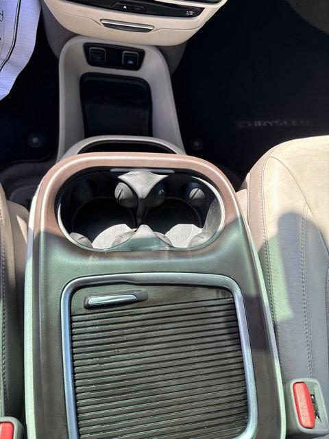 Used 2017 Chrysler Pacifica Touring-L Plus FWD image 12