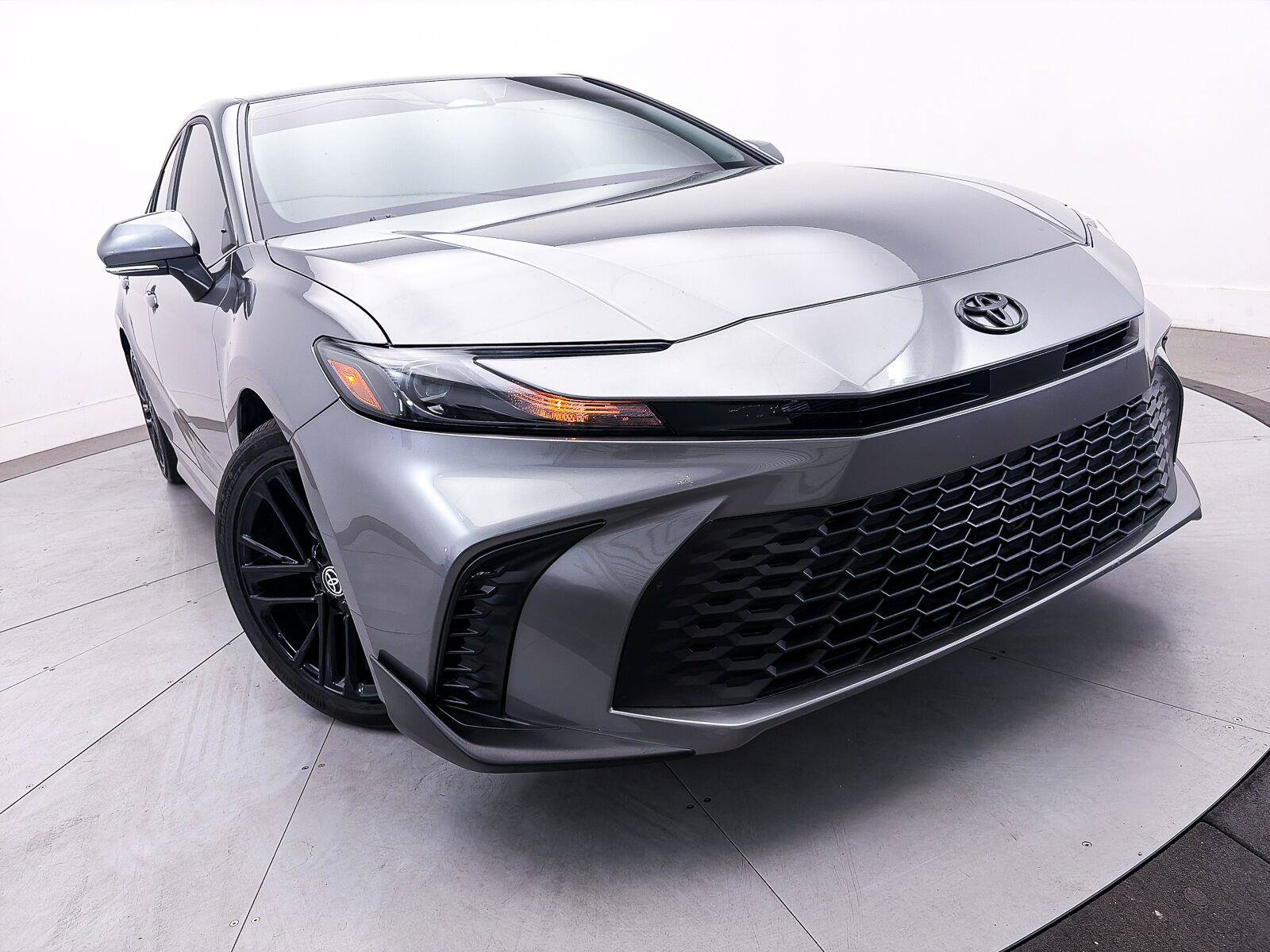 Used 2026 Toyota Camry SE w/ Convenience Package FWD image 3