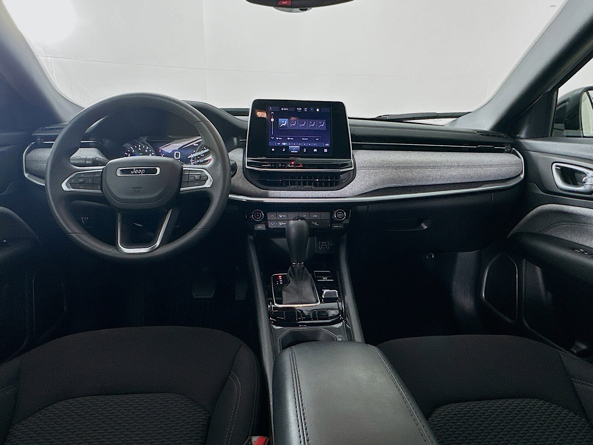 Certified 2025 Jeep Compass Sport image 26