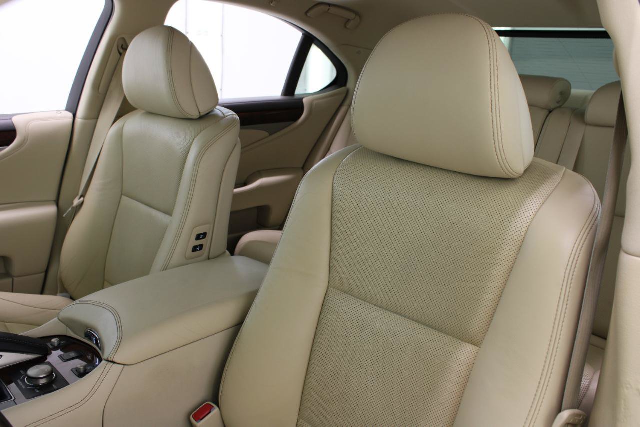 Used 2016 Lexus LS 460 w/ Comfort Package RWD image 34