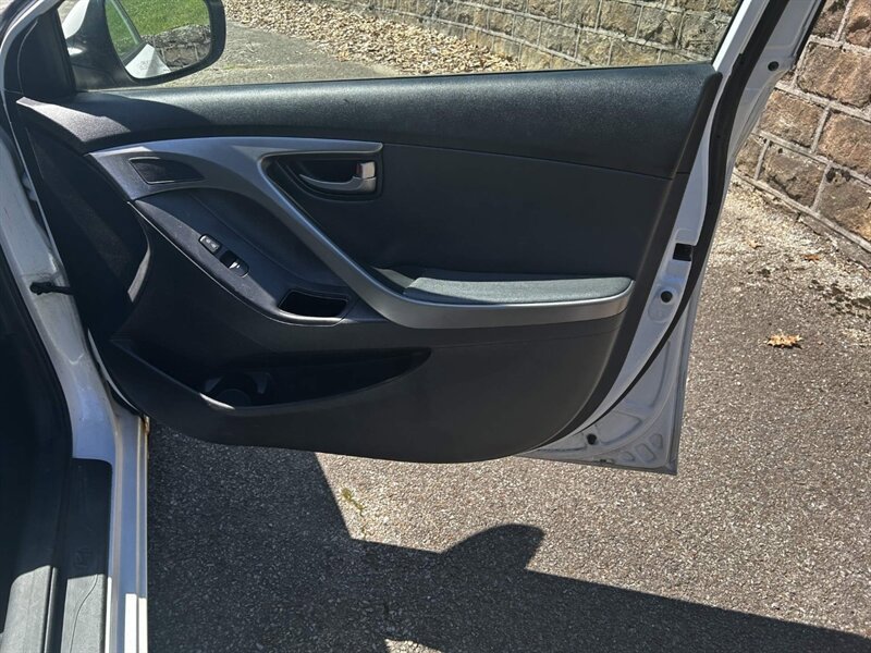 Used 2011 Hyundai Elantra Limited FWD image 19