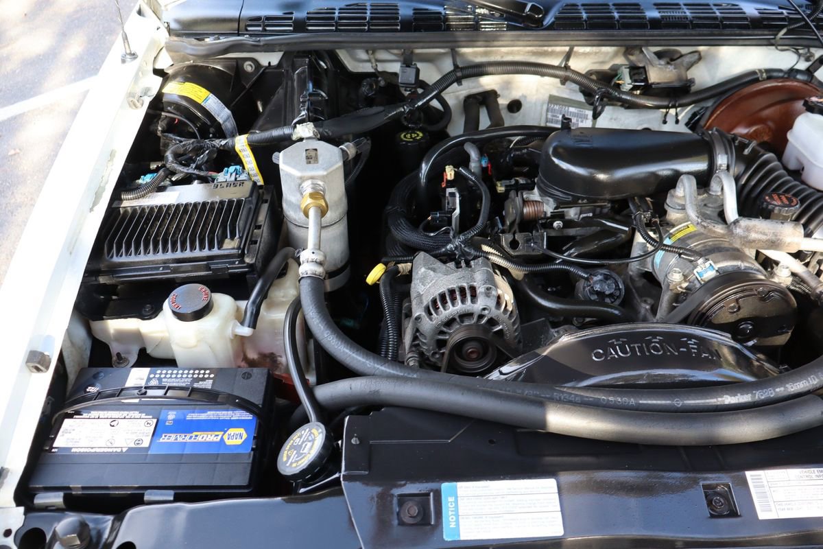 Used 2000 GMC Sonoma SL w/ Cold-Climate Pkg image 27