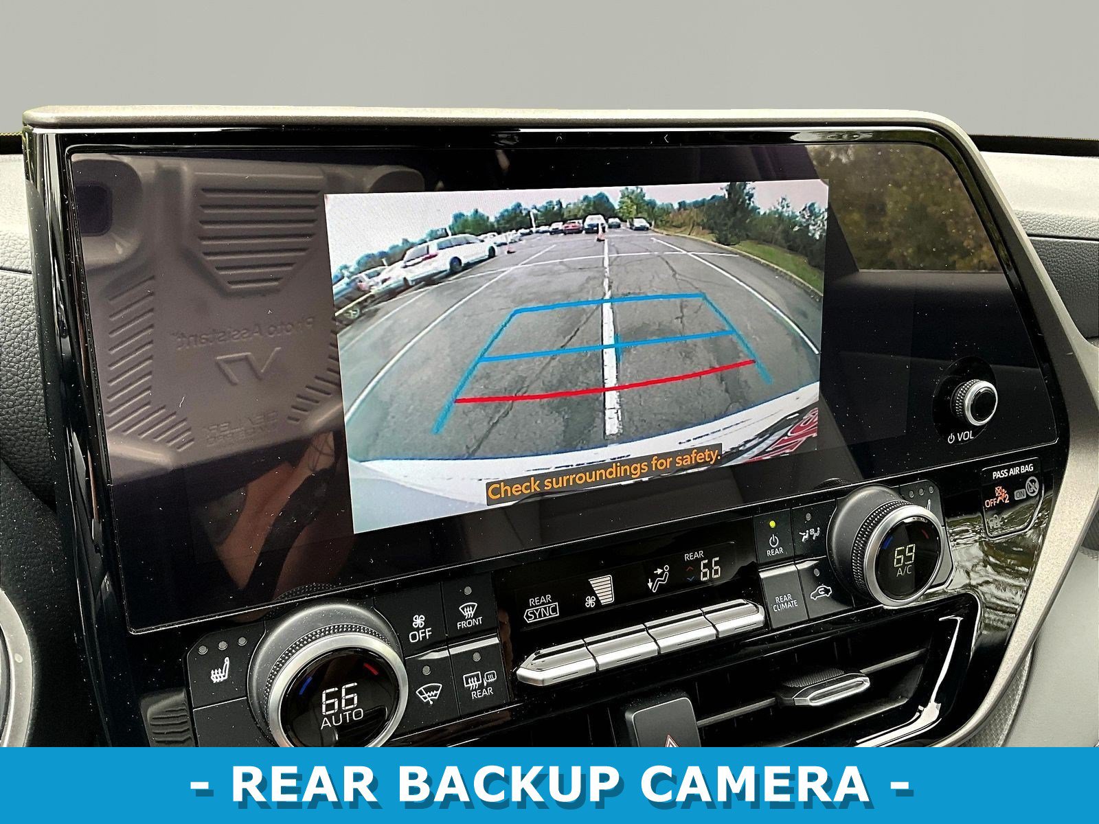 Used 2024 Toyota Highlander XLE AWD/4WD image 14