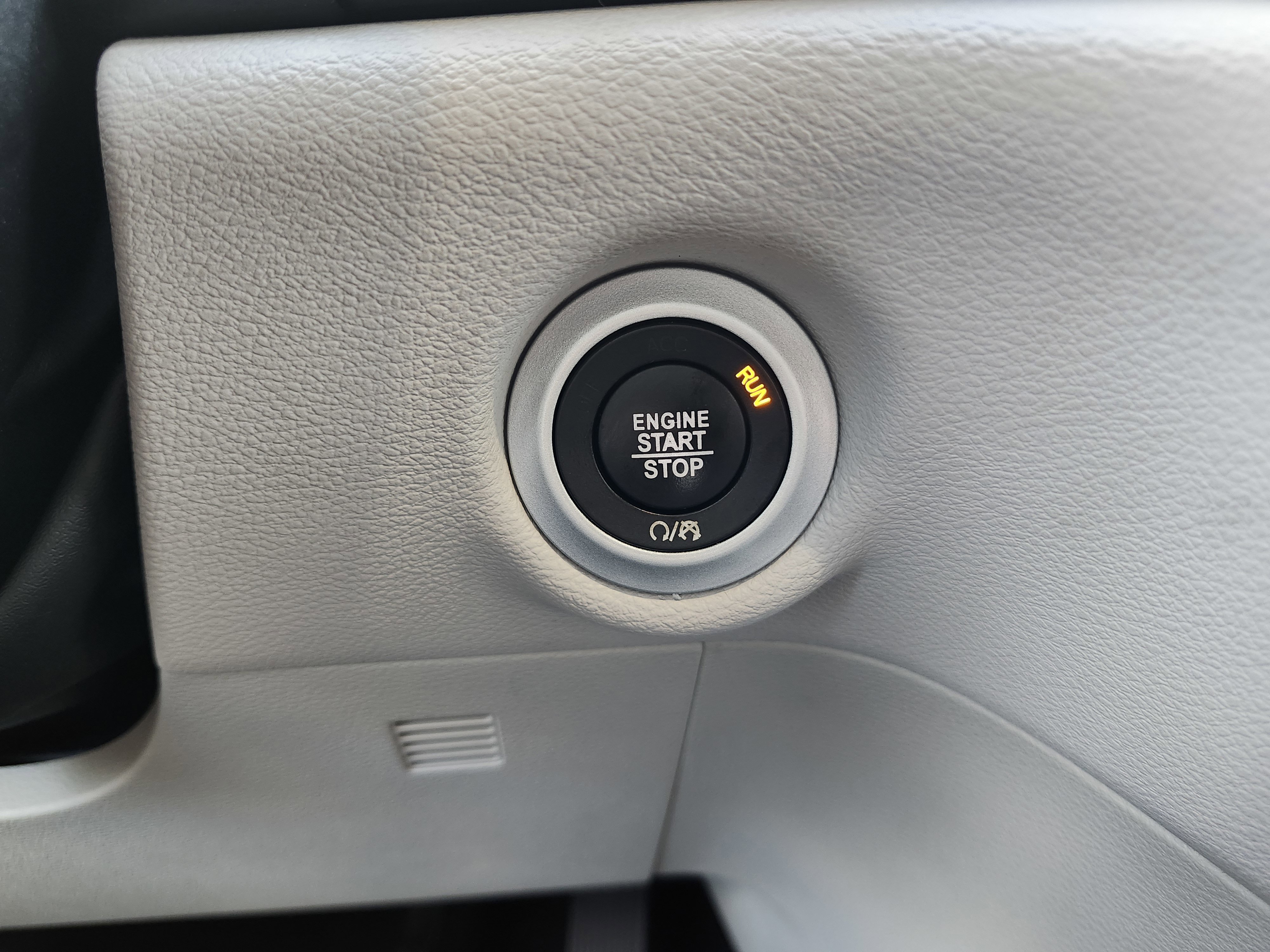 Used 2017 Chrysler Pacifica Touring-L FWD image 33