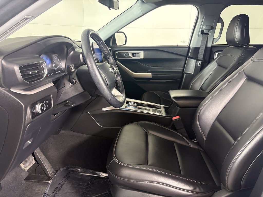 Used 2023 Ford Explorer XLT w/ Equipment Group 202A RWD image 21