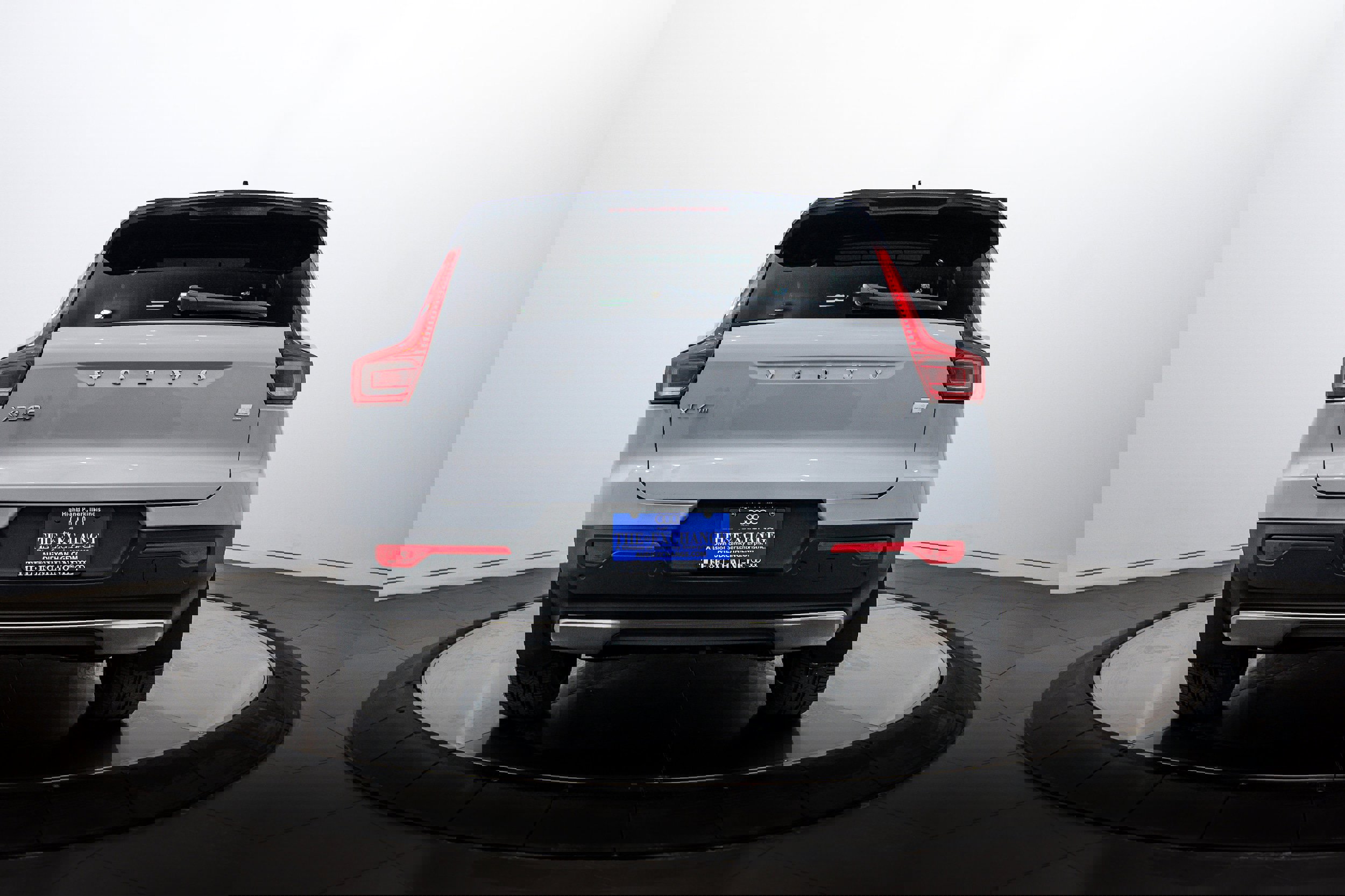 Used 2021 Volvo XC40 P8 Recharge image 26