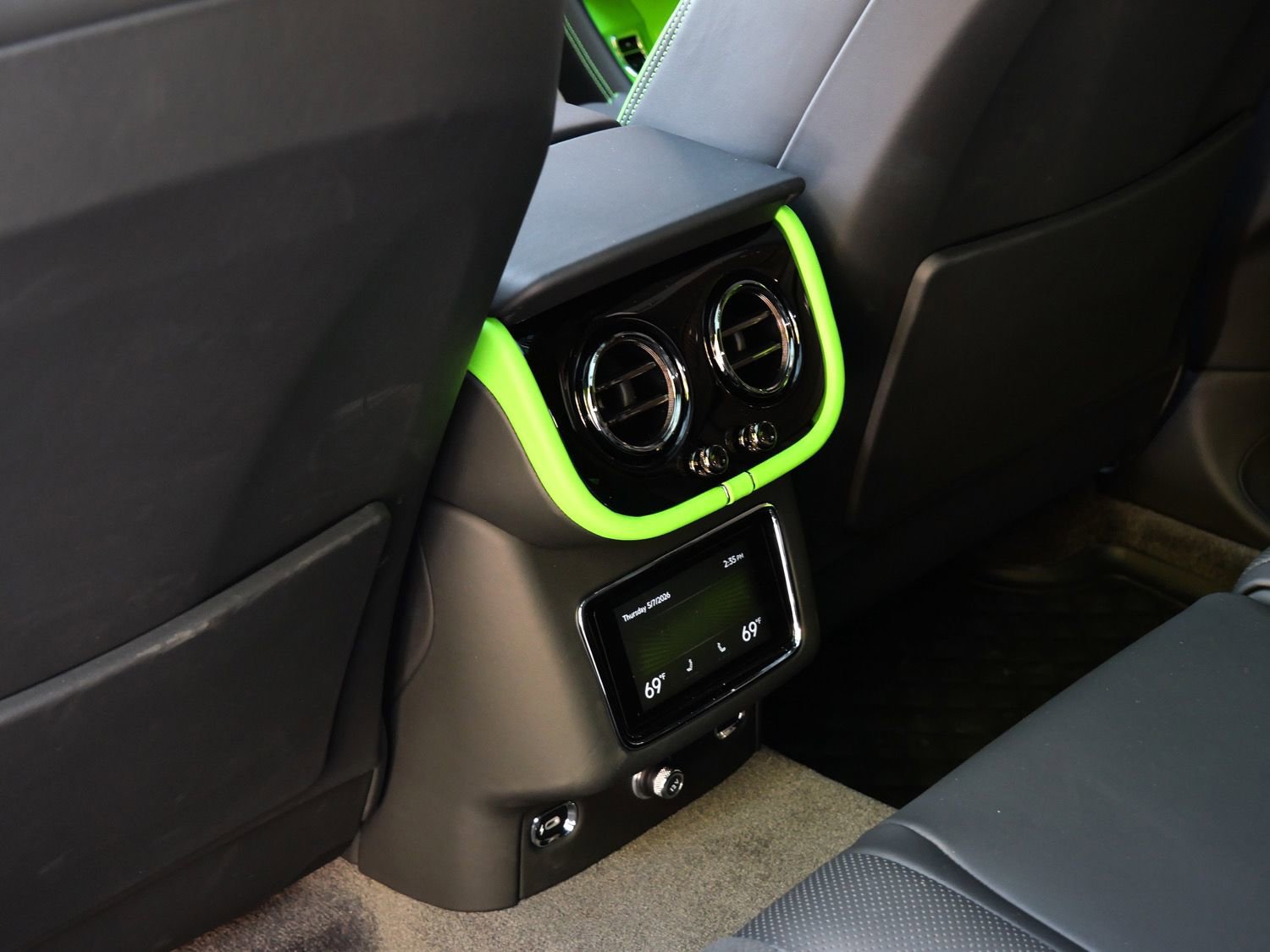 Used 2025 Bentley Bentayga AWD/4WD image 16