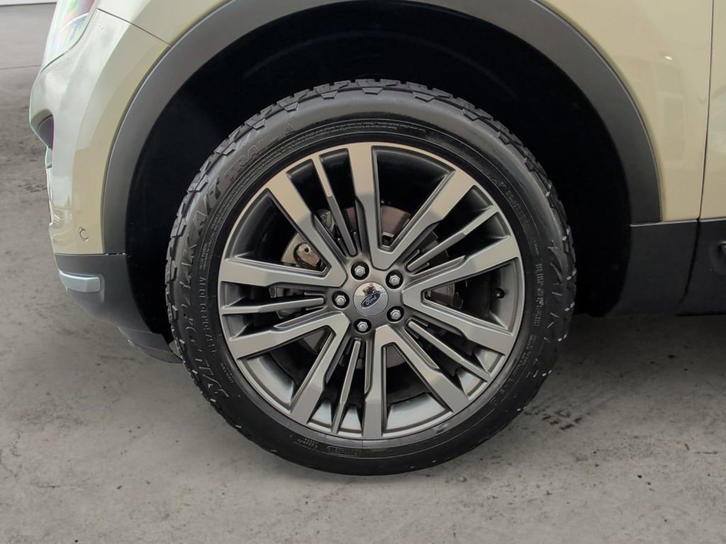 Used 2018 Ford Explorer Platinum AWD/4WD image 14