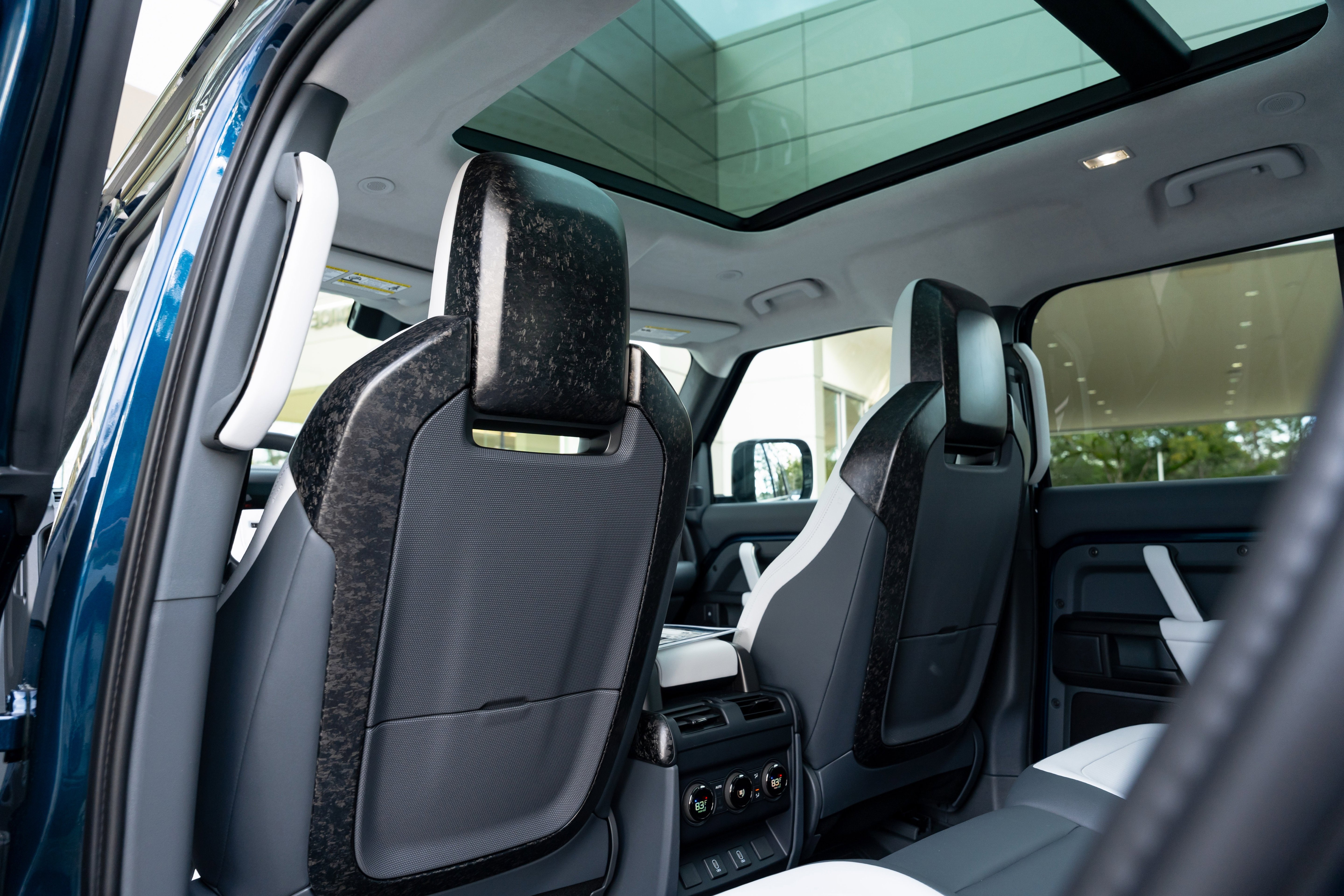 Used 2026 Land Rover Defender 110 OCTA image 25