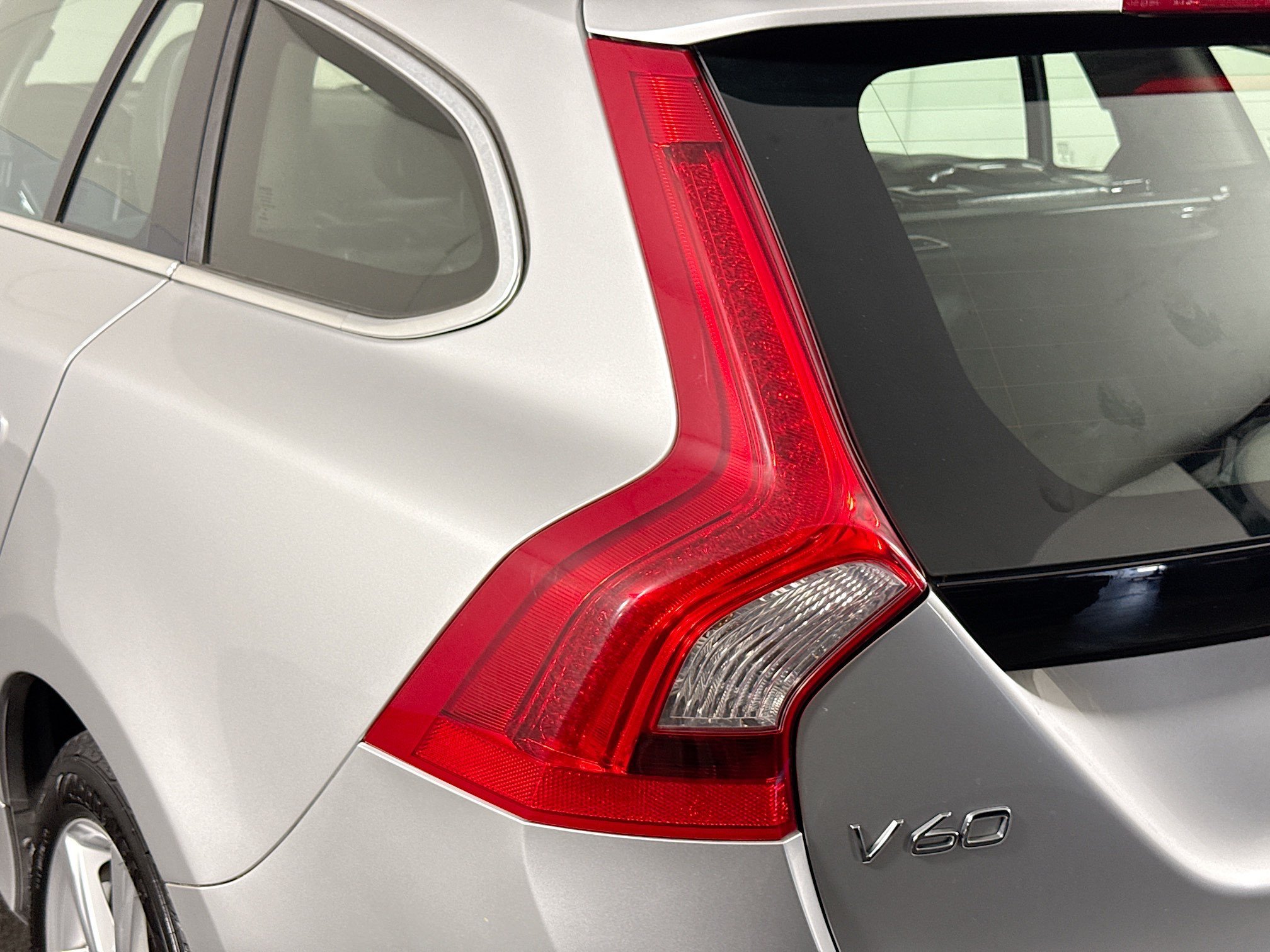 Used 2016 Volvo V60 T5 Platinum w/ Climate Package FWD image 36