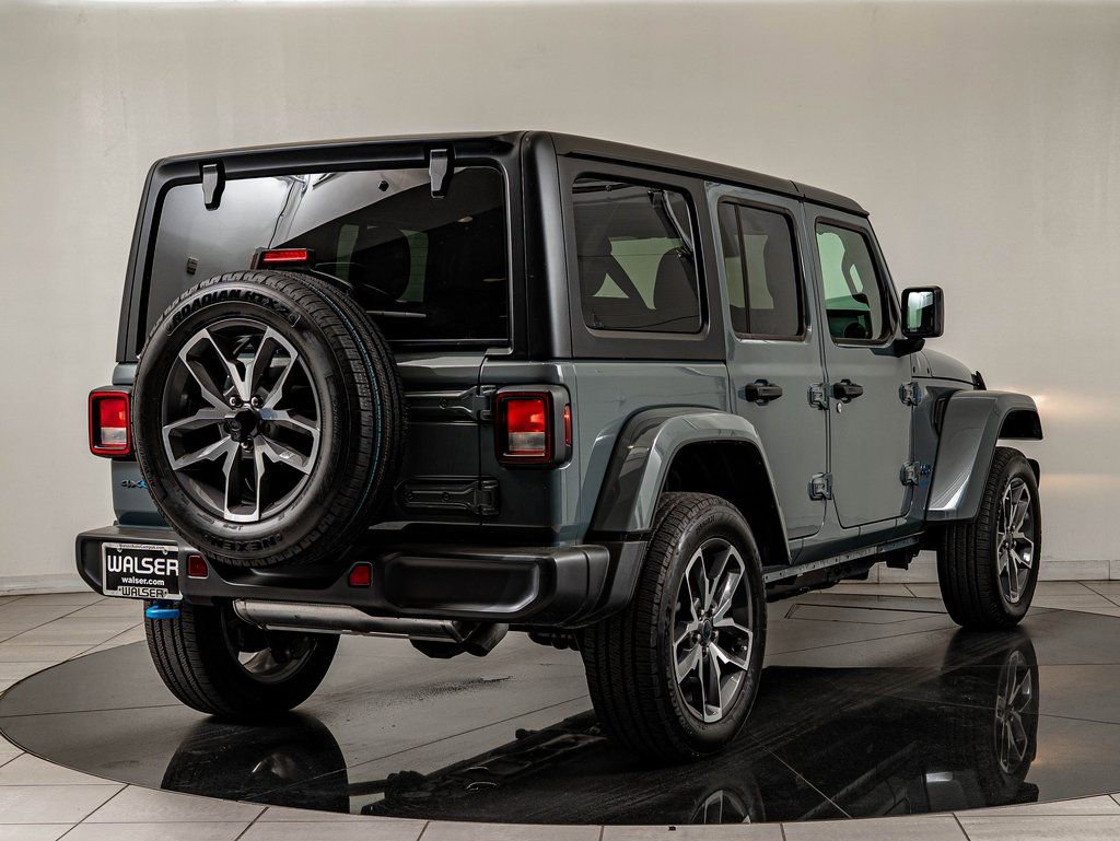 Used 2024 Jeep Wrangler Unlimited image 10