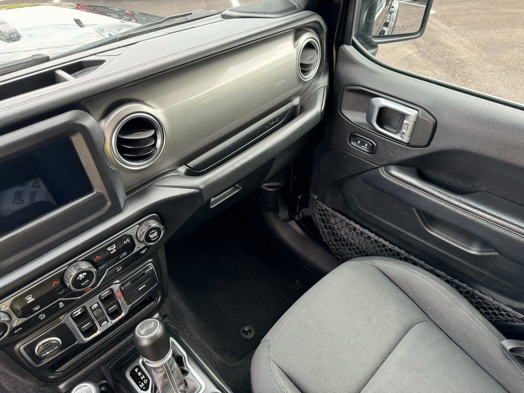 Used 2020 Jeep Wrangler Unlimited Sahara image 31