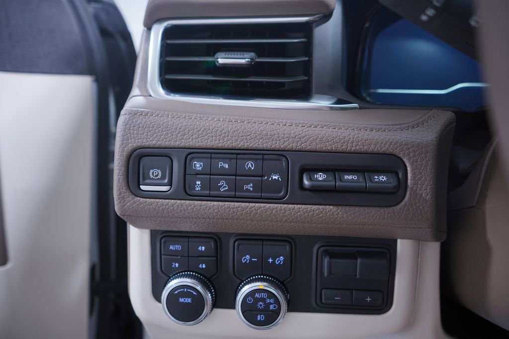 Used 2024 GMC Yukon Denali w/ Advanced Technology Package image 19