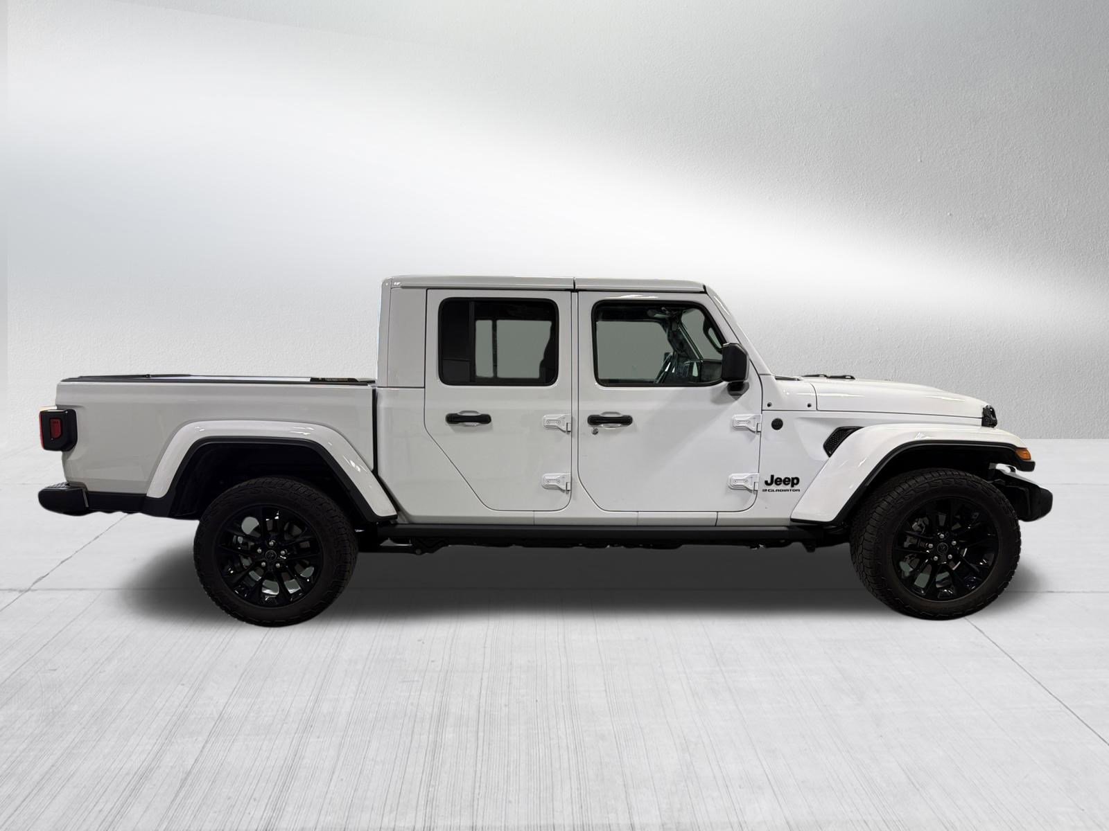 Used 2025 Jeep Gladiator Sport image 8